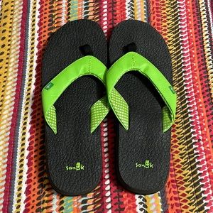 sanuk flip flops. Neon green size 9